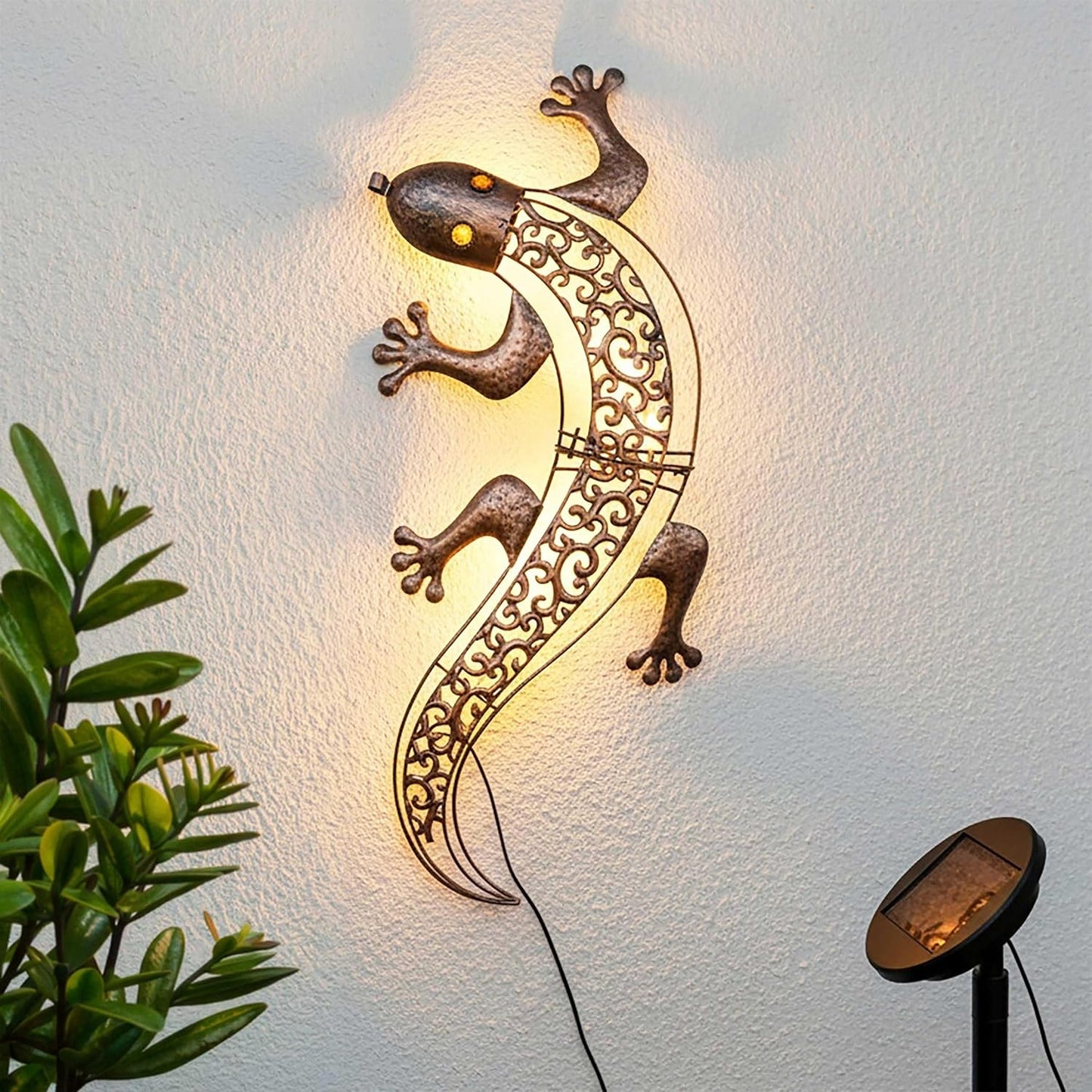 Solar Wall Picture Gecko in Bronze with 10 LEDs and Twilight 69 x 36 cm | Metal Wall Decoration for Outdoor Use Warm White Illuminated Lighting Wall Light Garden Light Decorative Light Mood Light